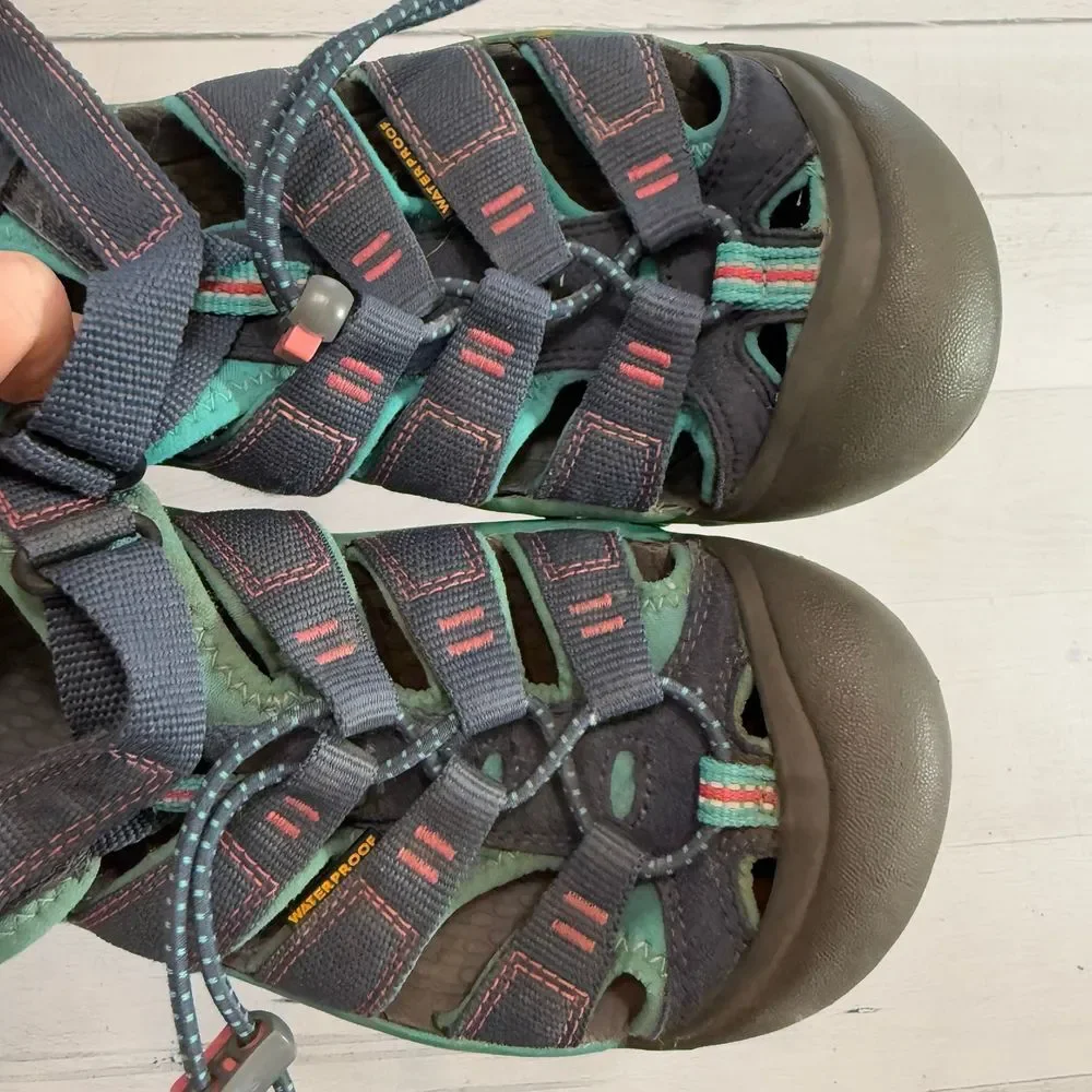 Keen‎ Newport girls pink purple teal sandals size 4